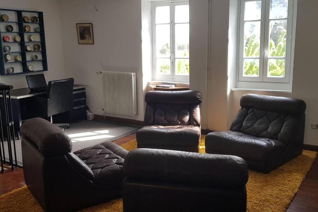 Rue Basse - Village House Overlooking The Pyrenees Montreal  ภายนอก รูปภาพ