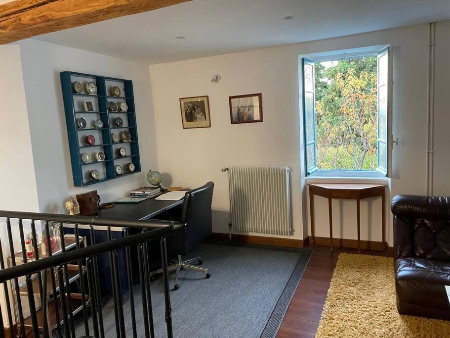 Rue Basse - Village House Overlooking The Pyrenees Montreal  ภายนอก รูปภาพ