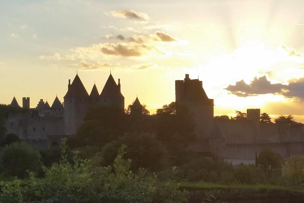 Rue Basse - Village House Overlooking The Pyrenees Montreal  ภายนอก รูปภาพ